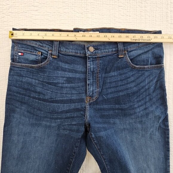 Tommy Hilfiger Jeans Men's 42x32 Stretch Medium Wash Denim Straight Leg EUC LN - Picture 3 of 15